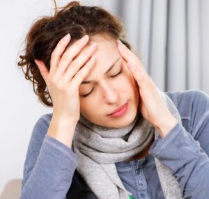 women-holding-her-head-with-both-hands-feeling-migraine